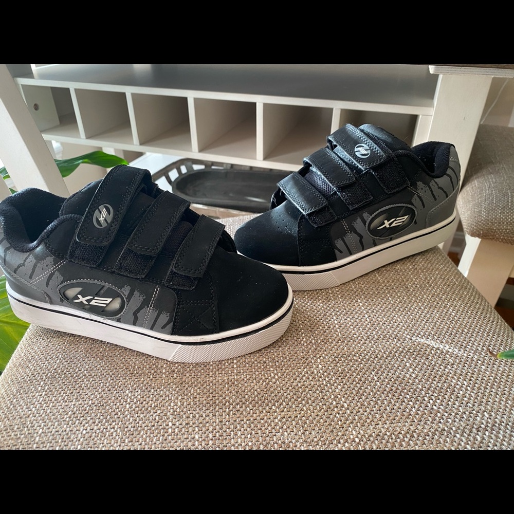 Heelys shoes Size 3 Light up on side